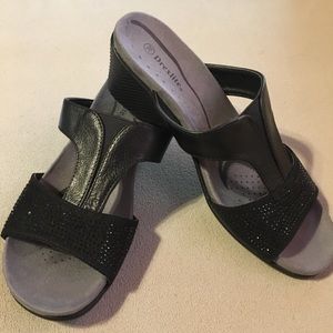 Women’s NWOT Drexlite size 7 slip on shoe black M